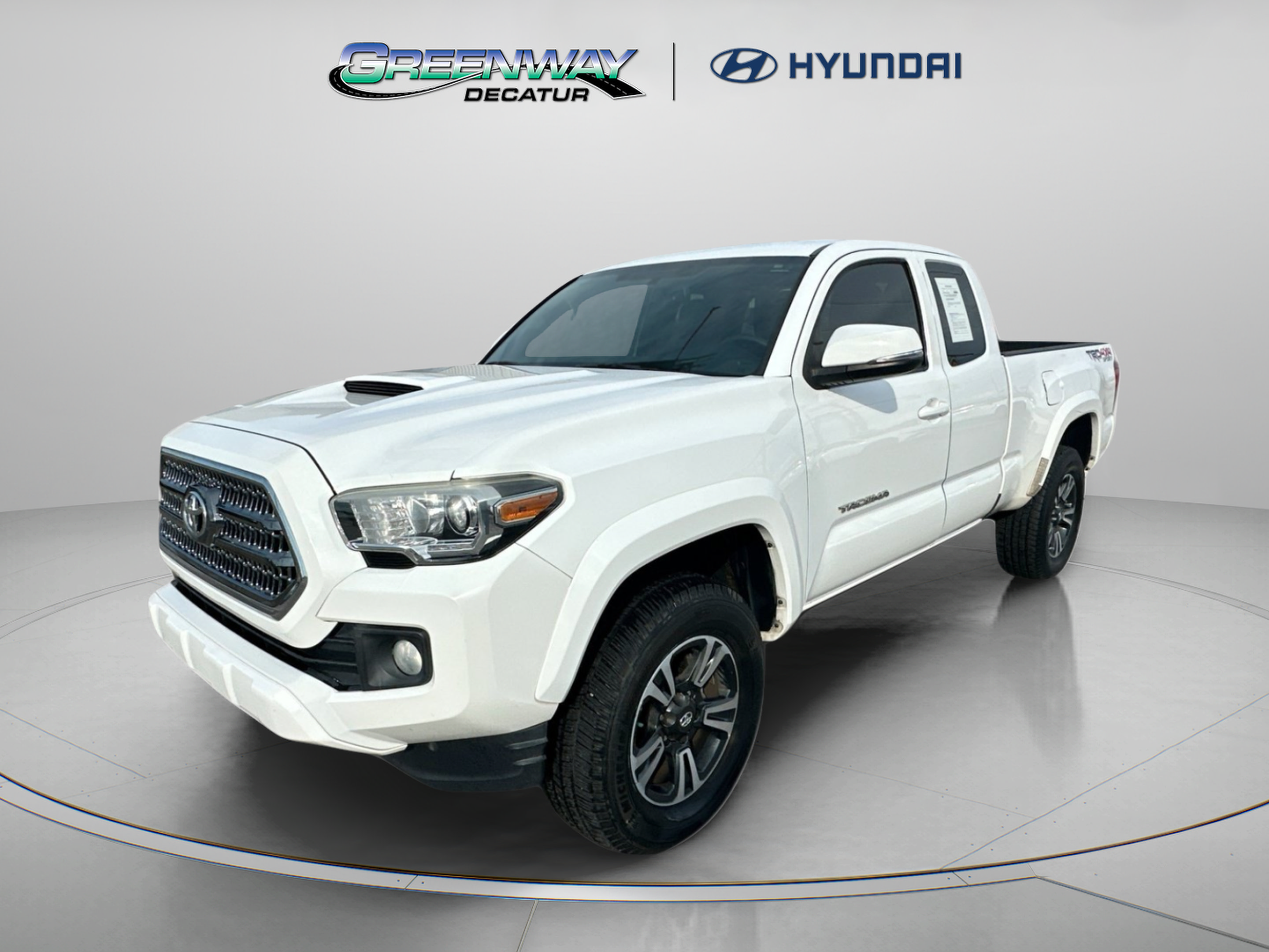 Used 2017 Toyota Tacoma TRD Sport w/ Tow Package (A/T) AWD/4WD image 4