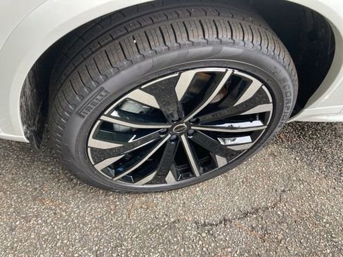 New 2025 Volvo XC90 T8 Plus w/ Protection Package Premier image 9