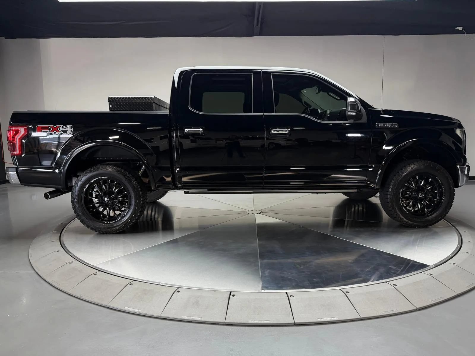 Used 2016 Ford F150 Lariat w/ Equipment Group 502A Luxury AWD/4WD image 6