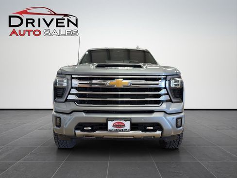 Used 2024 Chevrolet Silverado 2500 High Country w/ High Country Premium Package AWD/4WD image 9