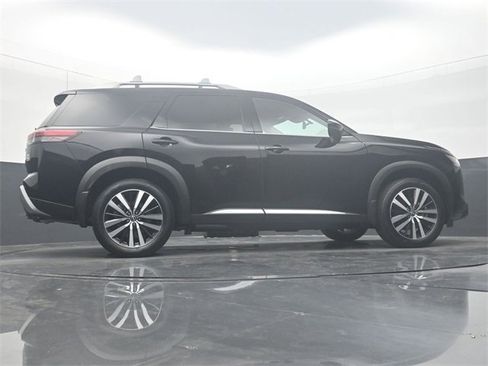 Used 2025 Nissan Pathfinder Platinum w/ Black Appearance Package image 34