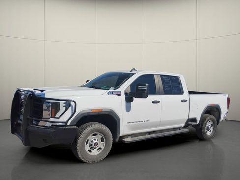 Used 2024 GMC Sierra 2500 Pro AWD/4WD image 3