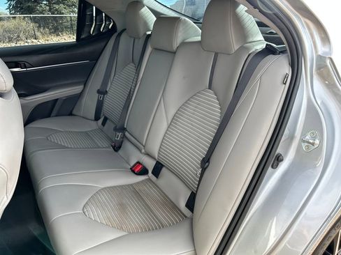 Used 2022 Toyota Camry SE image 19