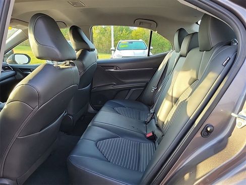 Used 2023 Toyota Camry SE image 11