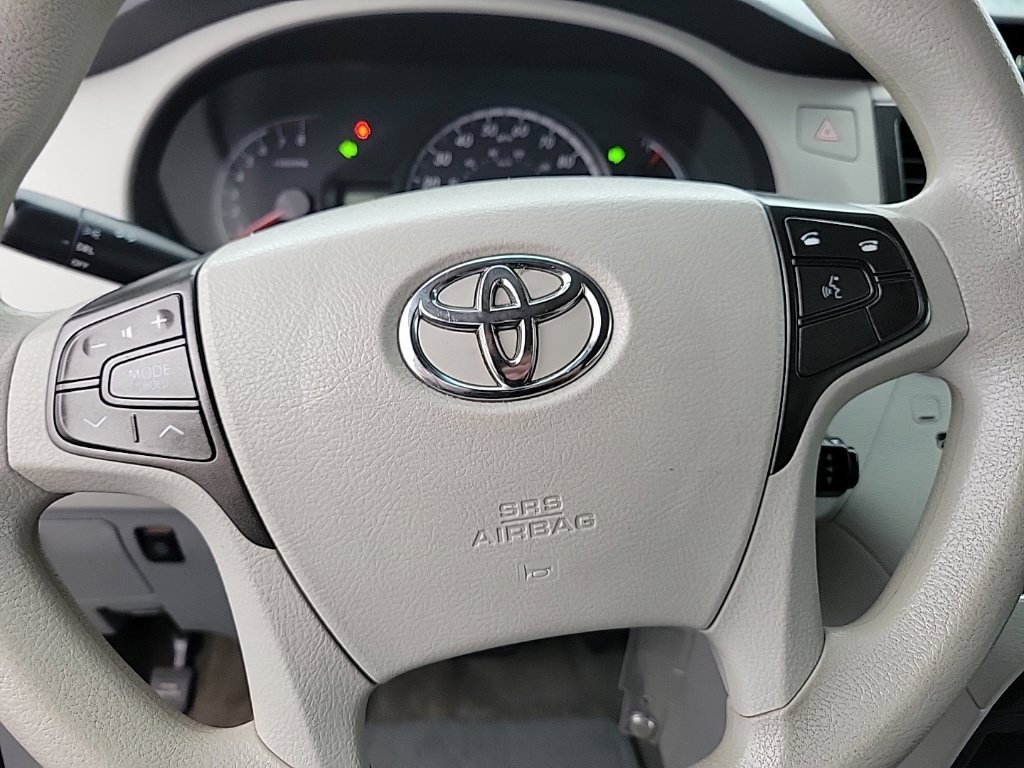 Used 2014 Toyota Sienna LE FWD image 9