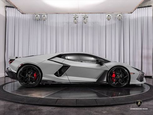 Used 2024 Lamborghini Revuelto AWD/4WD image 26