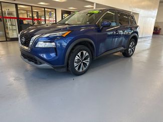 Used 2023 Nissan Rogue SV image 1