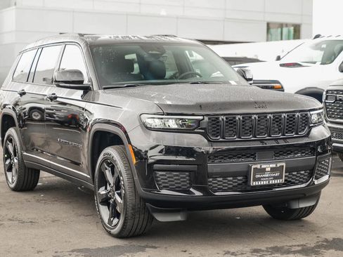 New 2025 Jeep Grand Cherokee L Altitude image 4