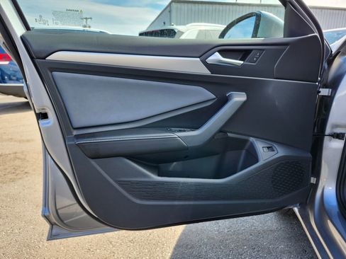 New 2026 Volkswagen Jetta SE FWD image 9