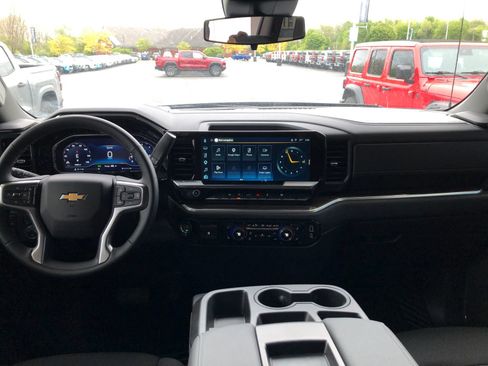 Used 2025 Chevrolet Silverado 1500 LT AWD/4WD image 14