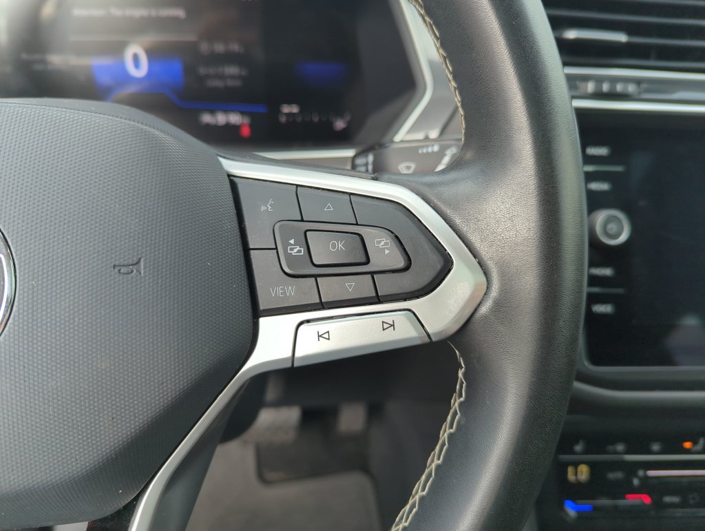Used 2023 Volkswagen Tiguan SE w/ Panoramic Sunroof Package FWD image 23