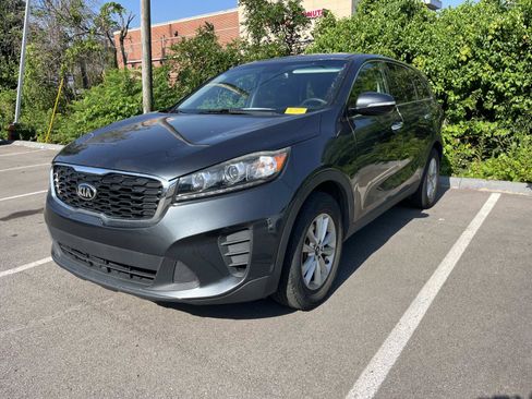 Used 2020 Kia Sorento FWD V6 image 4
