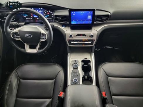 Used 2023 Ford Explorer XLT w/ Equipment Group 202A AWD/4WD image 22
