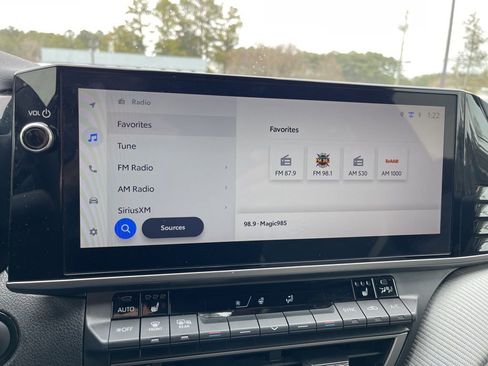 Used 2025 Toyota Camry SE image 10