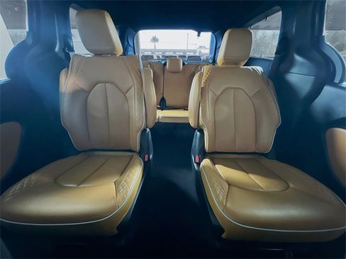 Used 2022 Chrysler Pacifica Pinnacle image 25