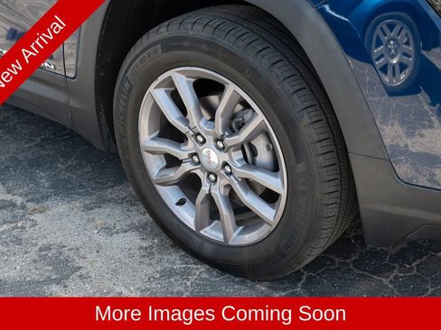 Used 2023 GMC Terrain SLT AWD/4WD image 8
