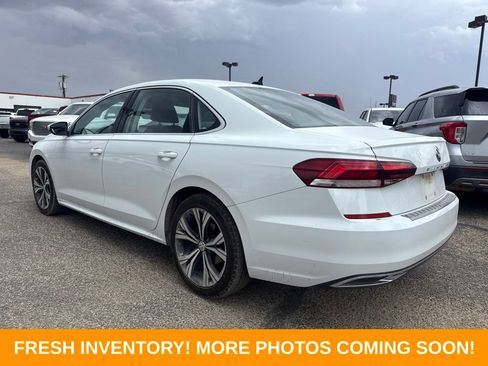 Used 2021 Volkswagen Passat 2.0T SE FWD image 4