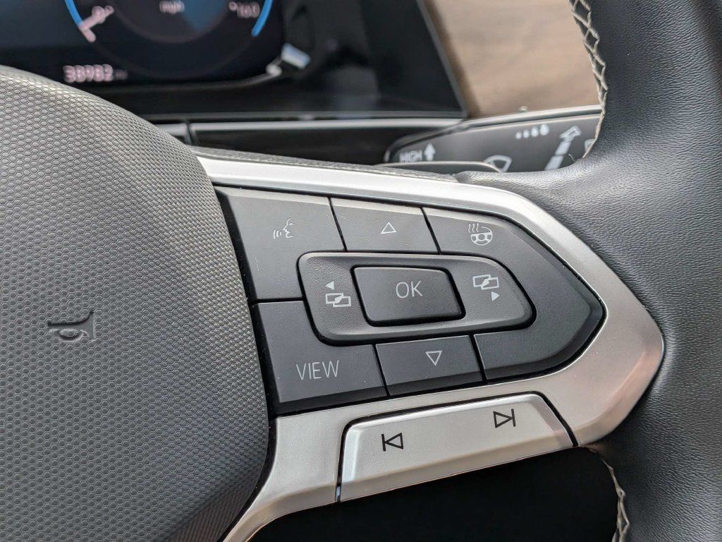 Used 2025 Volkswagen Atlas SE FWD image 24