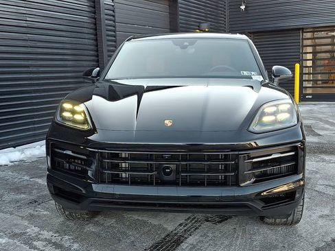 Certified 2025 Porsche Cayenne image 10