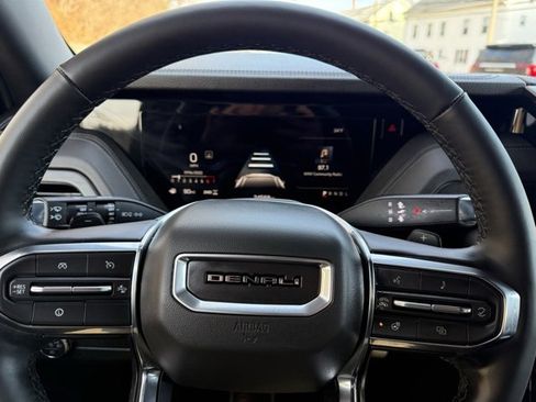 Used 2025 GMC Yukon Denali image 9