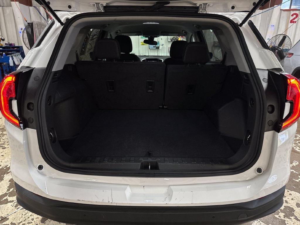 Used 2024 GMC Terrain SLE w/ Driver Convenience Package AWD/4WD image 26