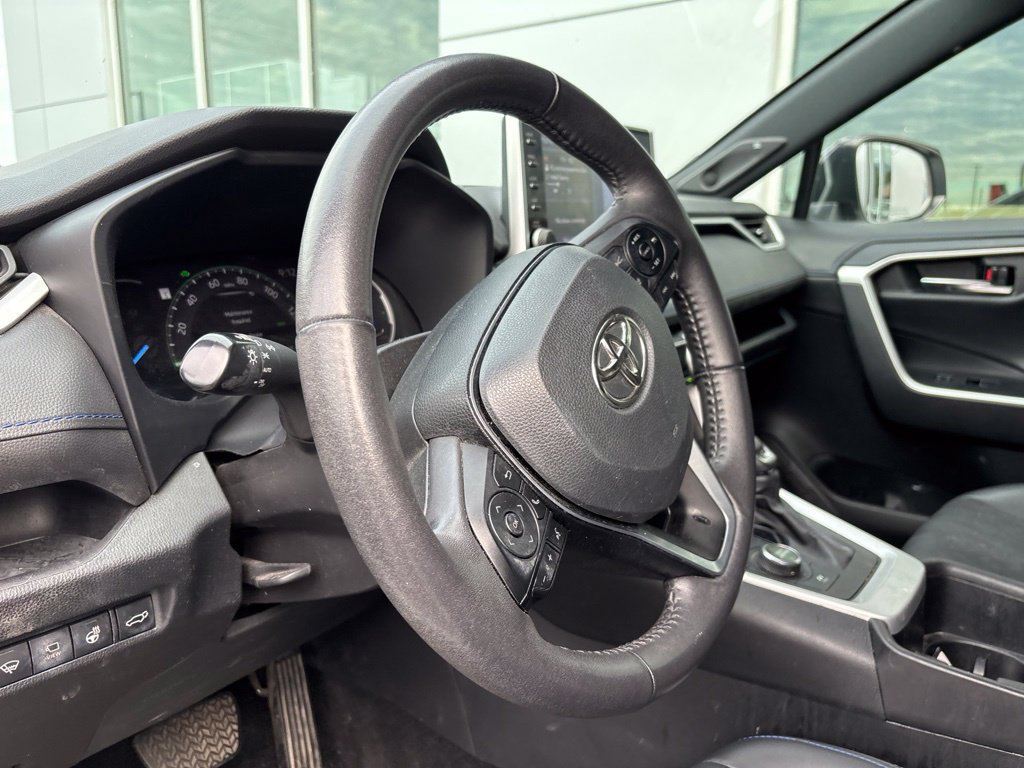 Used 2022 Toyota RAV4 XSE AWD/4WD image 5