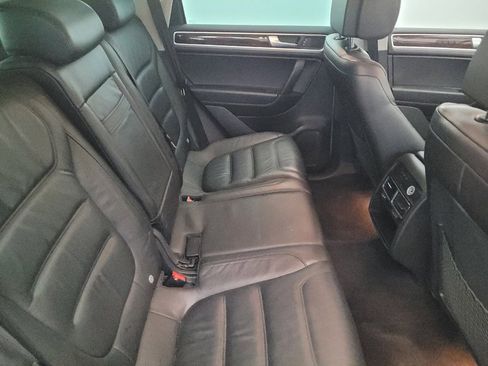 Used 2014 Volkswagen Touareg Lux image 19