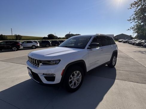 Used 2023 Jeep Grand Cherokee Limited AWD/4WD image 7