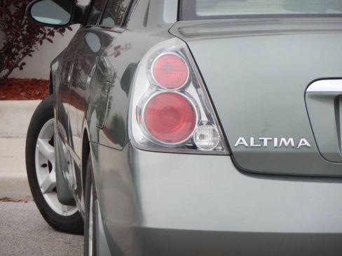Used 2006 Nissan Altima 2.5 S w/ (F01) SL Pkg FWD image 1