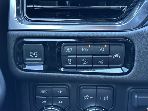 New 2026 GMC Yukon XL Elevation image 17