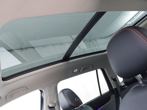 Used 2025 Volkswagen Atlas Peak Edition SE image 13