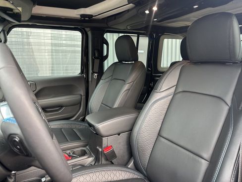 Used 2024 Jeep Wrangler High Altitude image 12