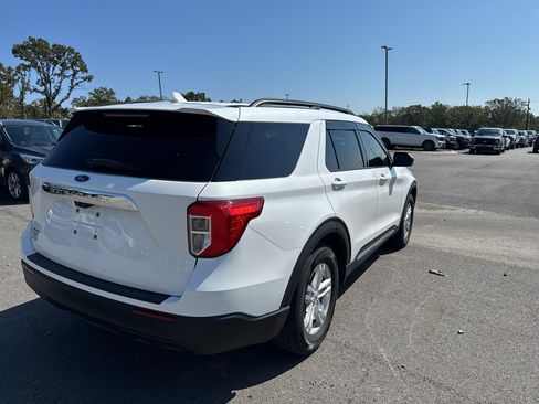 Used 2024 Ford Explorer XLT RWD image 5