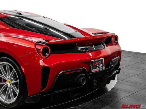 Used 2019 Ferrari 488 Pista Coupe RWD image 24