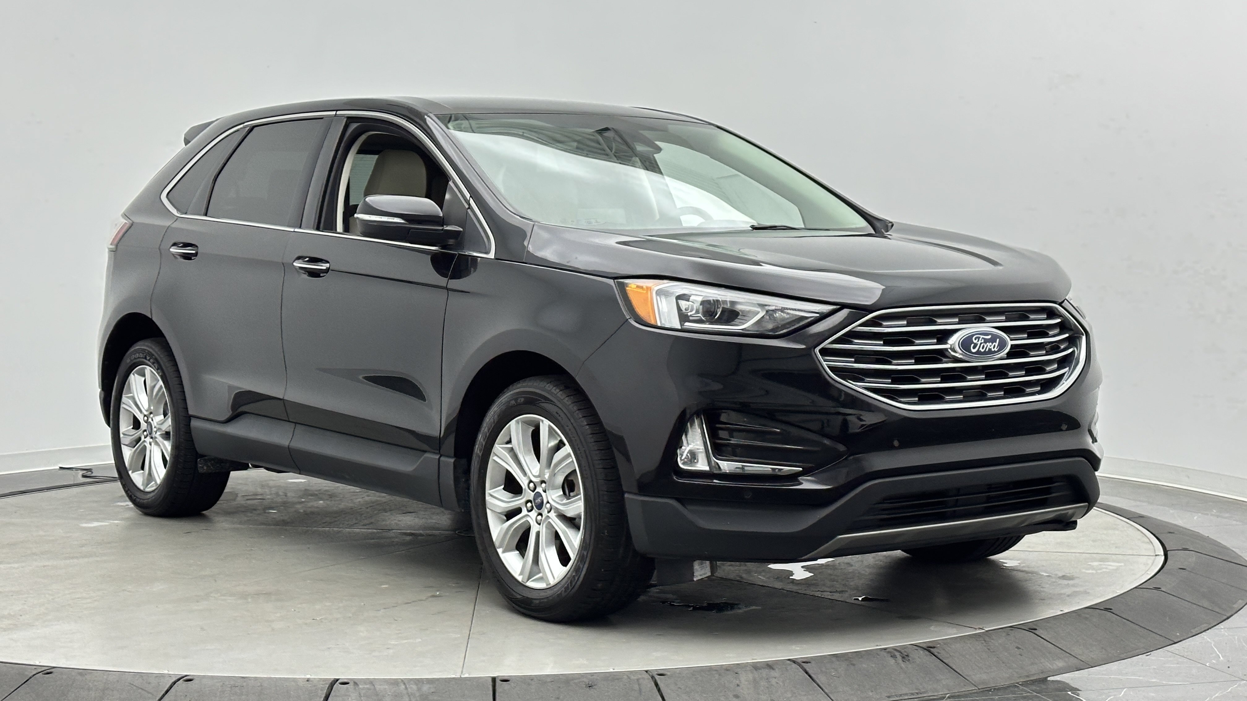 Used 2021 Ford Edge Titanium w/ Cargo Accessory Package FWD image 3