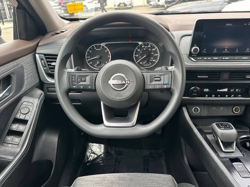 Used 2023 Nissan Rogue SV FWD image 18