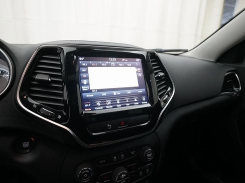 Used 2020 Jeep Cherokee Limited image 6