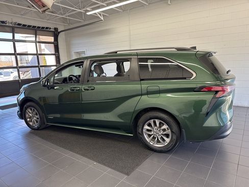 Certified 2021 Toyota Sienna LE image 5