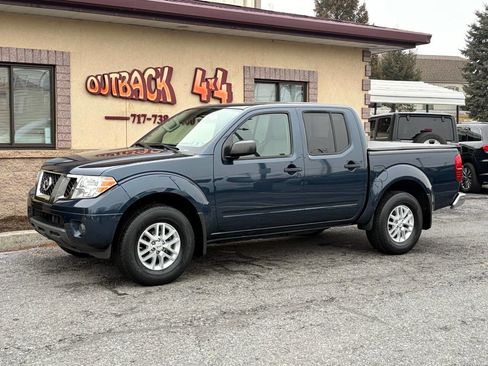 Used 2019 Nissan Frontier SV image 3