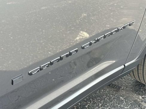 Used 2024 Jeep Grand Cherokee Altitude AWD/4WD image 34