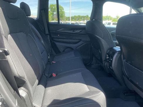 Certified 2025 Jeep Grand Cherokee Laredo w/ Trailer Tow Package image 18