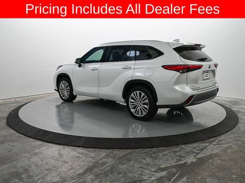 Used 2023 Toyota Highlander Platinum FWD image 9