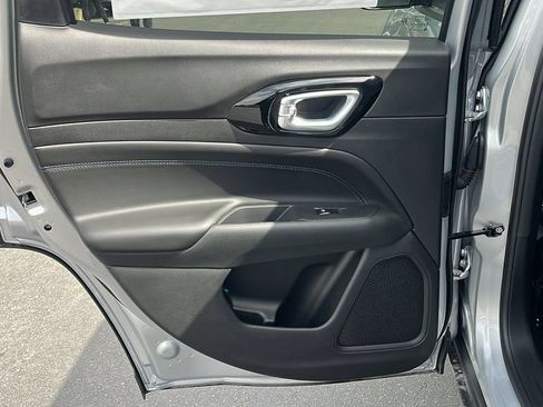 New 2026 Jeep Compass Latitude AWD/4WD image 18