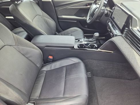 Used 2025 Toyota Camry XLE FWD image 12