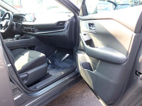 Used 2024 Nissan Rogue S AWD/4WD image 14
