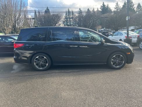 Used 2021 Honda Odyssey Elite image 3