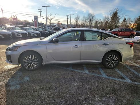 New 2025 Nissan Altima 2.5 SV image 9