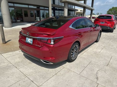 Certified 2025 Lexus ES 350 Ultra Luxury w/ Accessory Package (Z2) FWD image 4