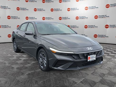 Used 2025 Hyundai Elantra Hybrid FWD image 1