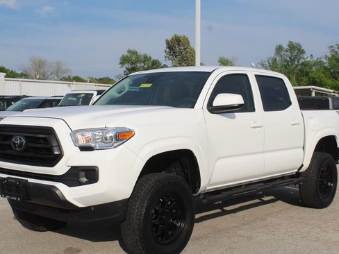 Used 2023 Toyota Tacoma SR image 3